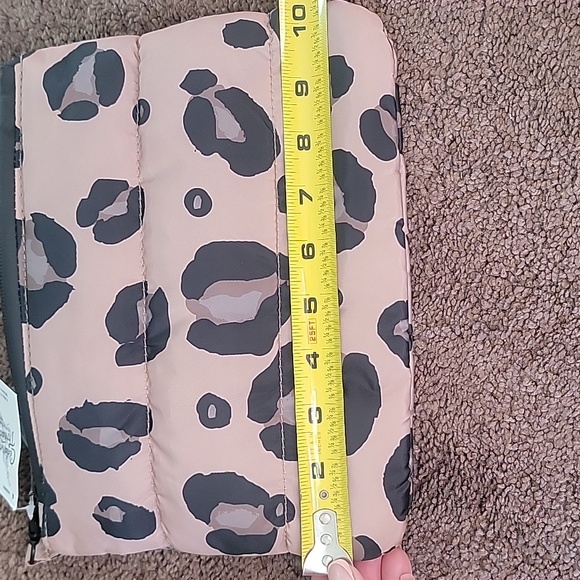 Update* 6 Leopard Print Clutch - Picture 4 of 6